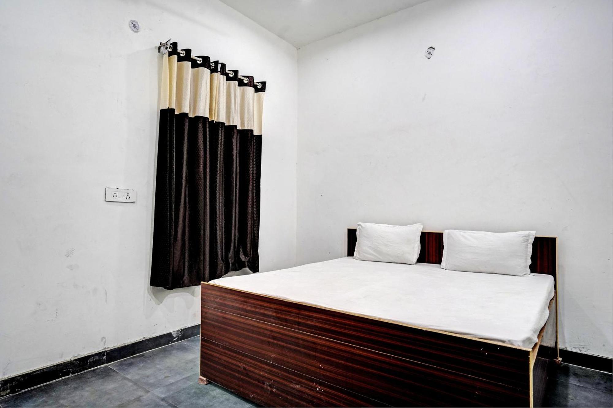 Hāthras Oyo Double Ss Hotel מראה חיצוני תמונה