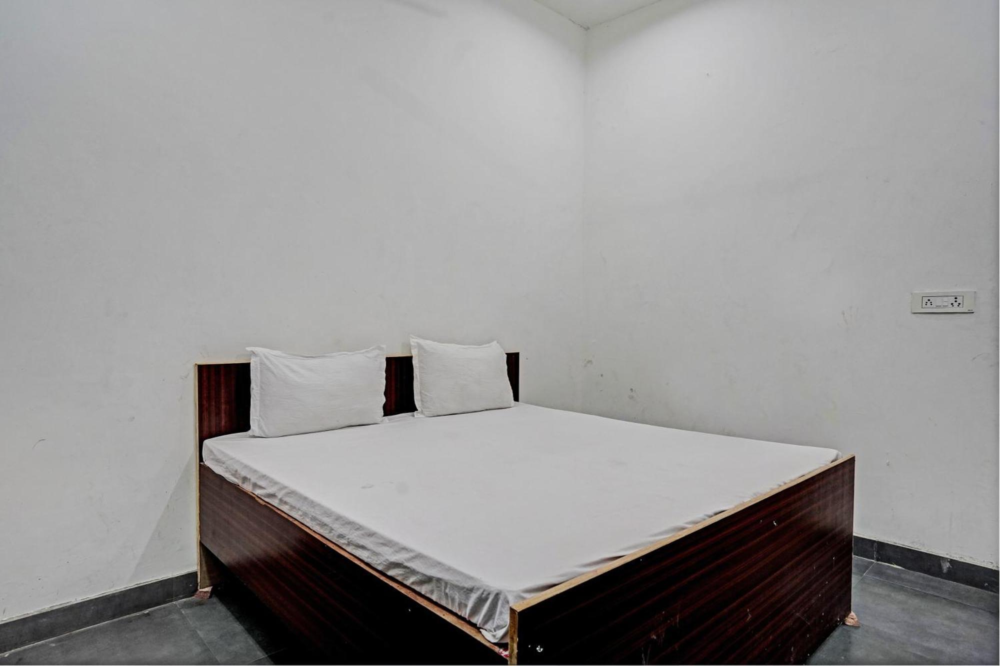 Hāthras Oyo Double Ss Hotel מראה חיצוני תמונה