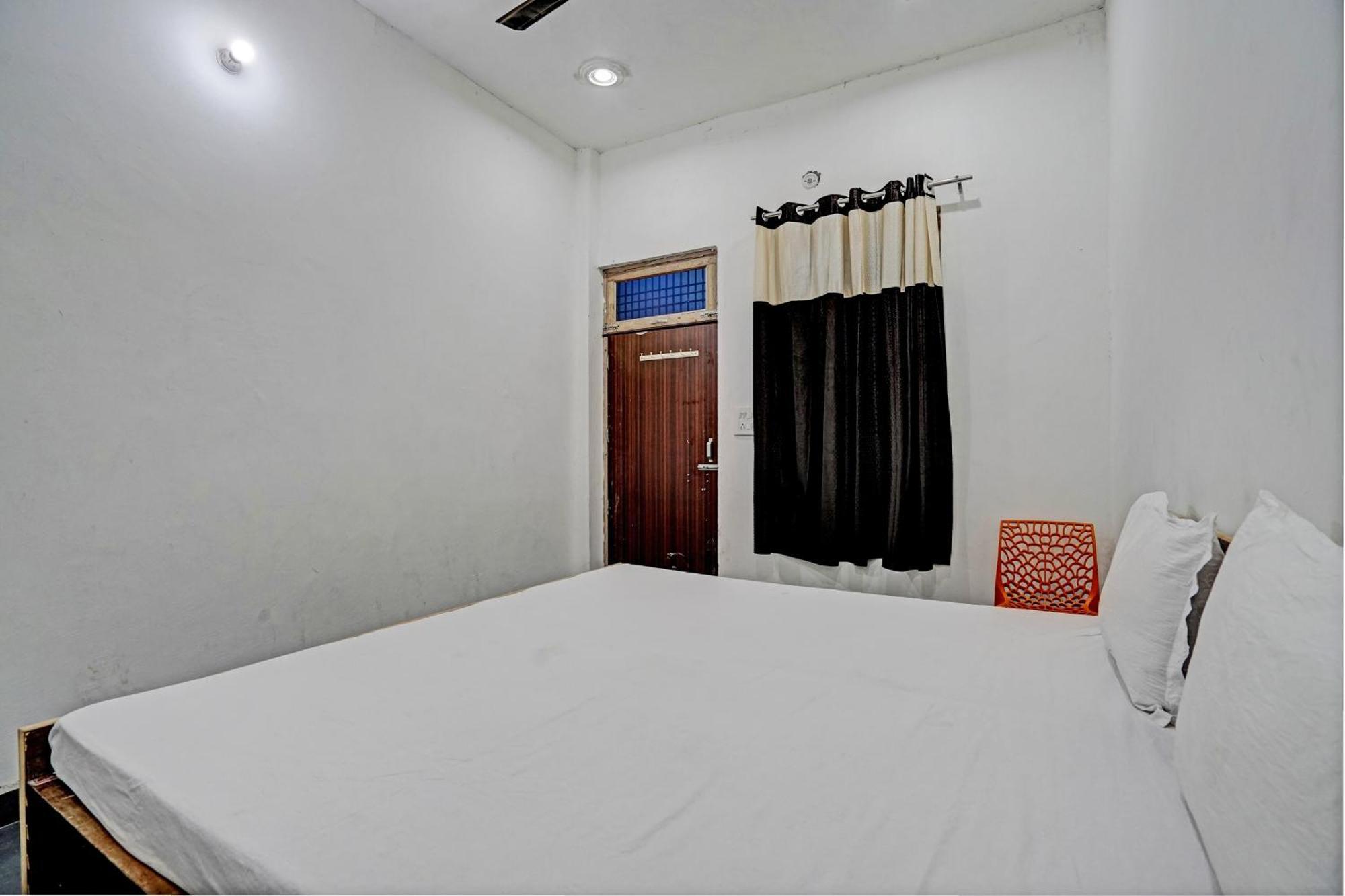 Hāthras Oyo Double Ss Hotel מראה חיצוני תמונה