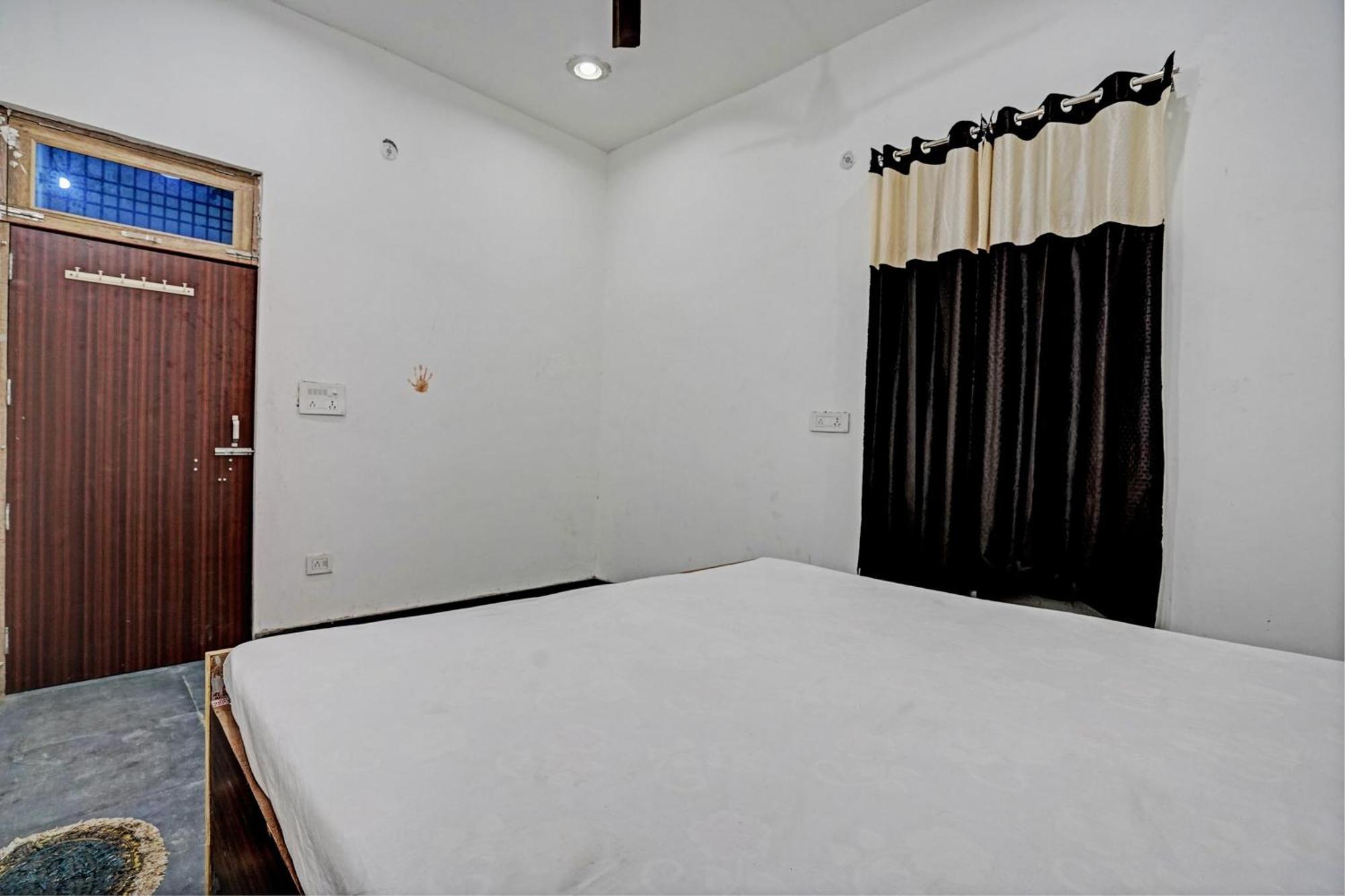 Hāthras Oyo Double Ss Hotel מראה חיצוני תמונה