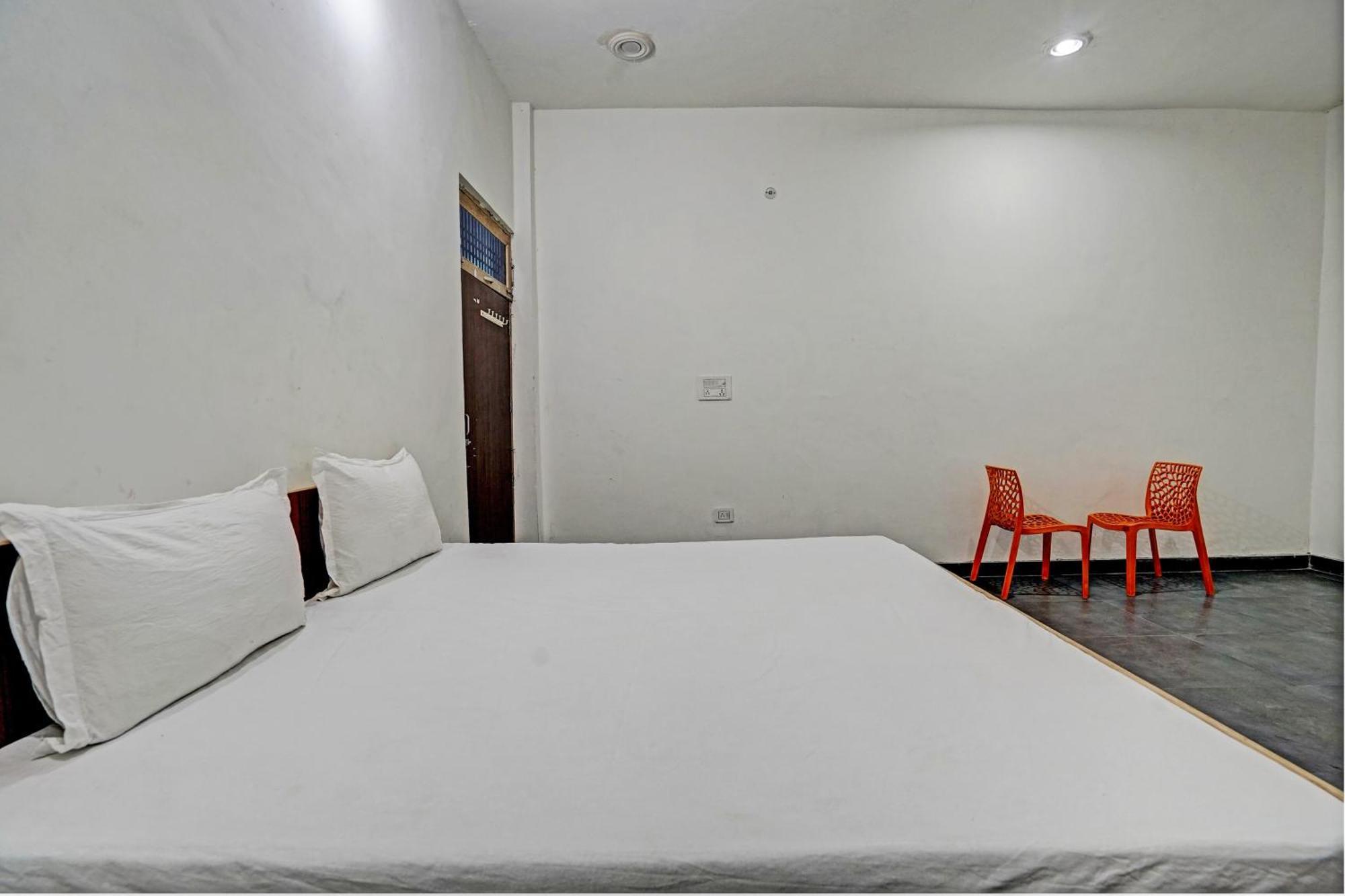 Hāthras Oyo Double Ss Hotel מראה חיצוני תמונה