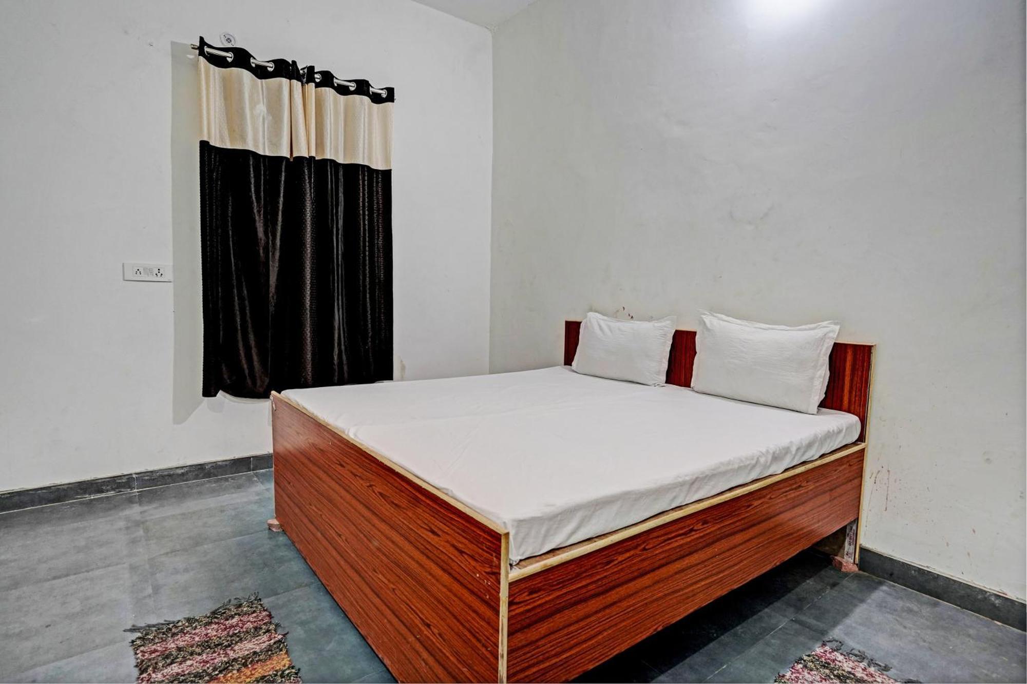 Hāthras Oyo Double Ss Hotel מראה חיצוני תמונה