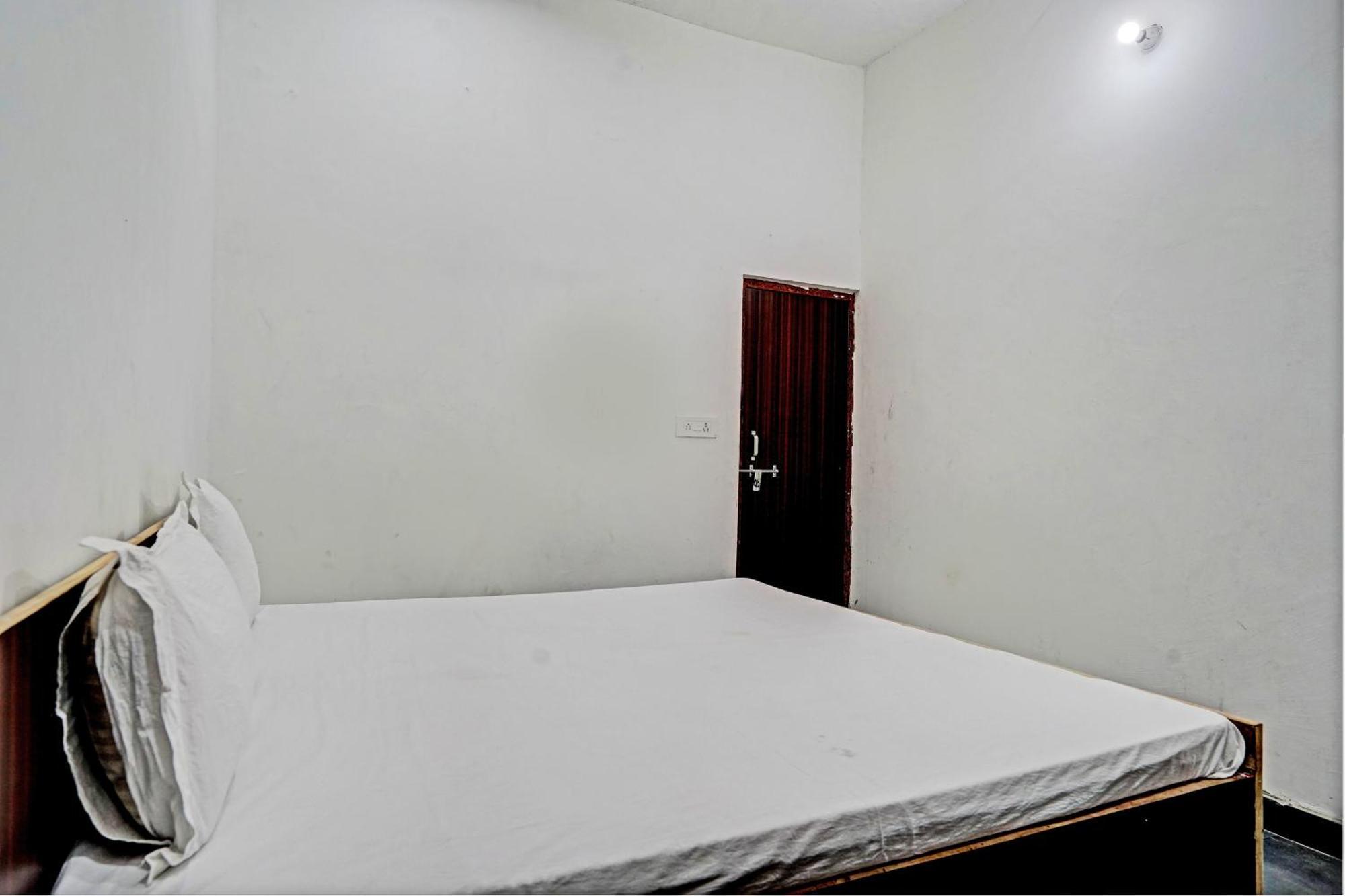 Hāthras Oyo Double Ss Hotel מראה חיצוני תמונה