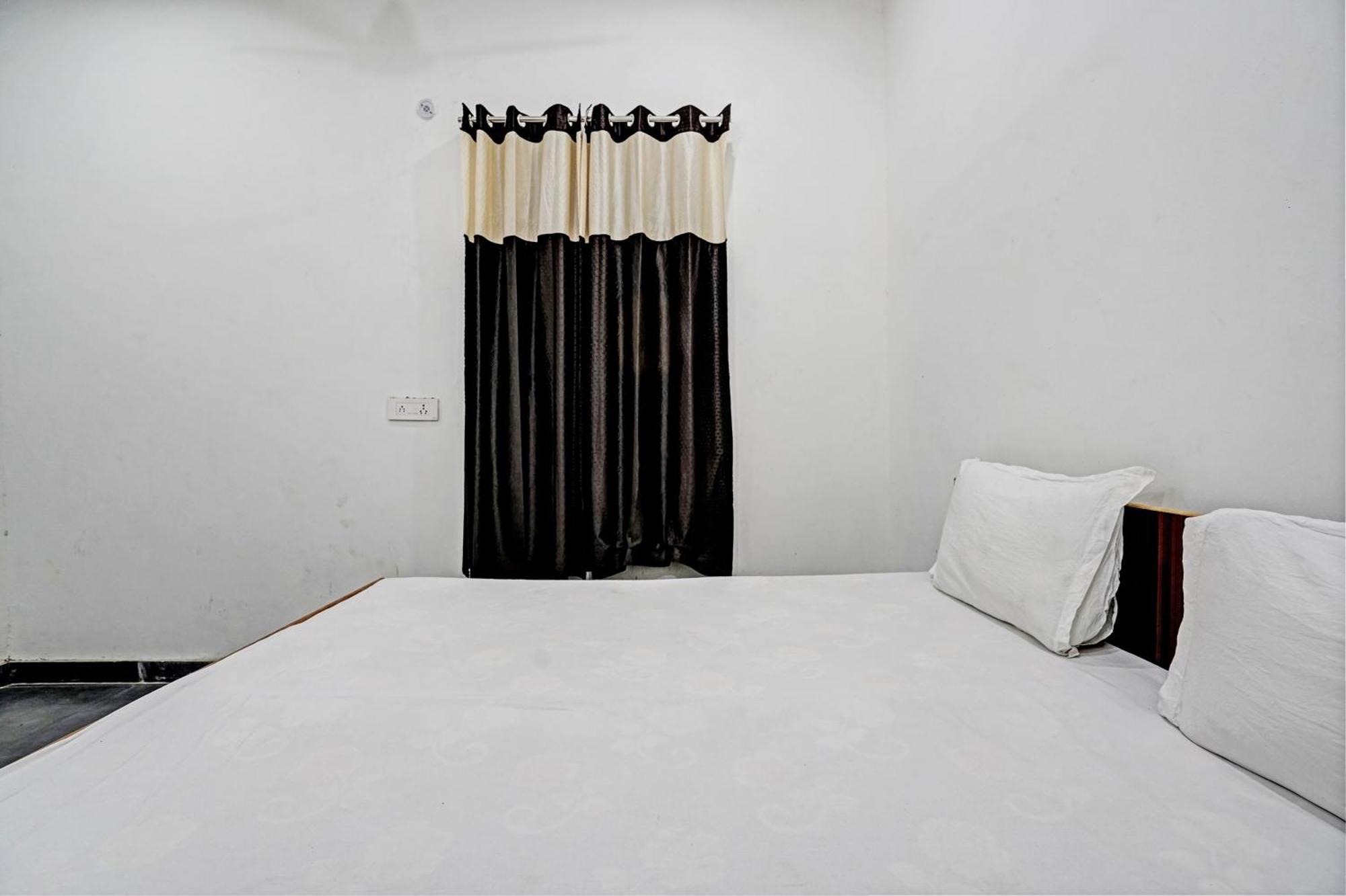 Hāthras Oyo Double Ss Hotel מראה חיצוני תמונה