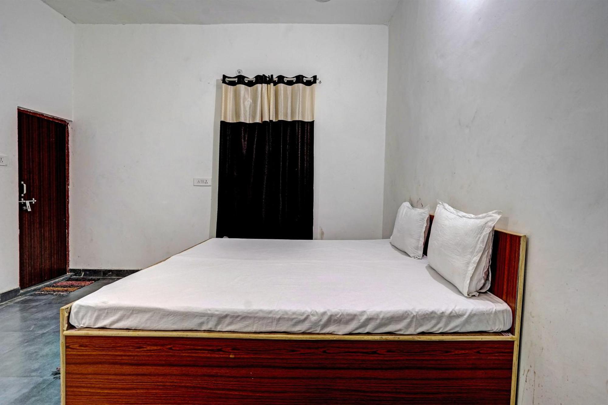 Hāthras Oyo Double Ss Hotel מראה חיצוני תמונה