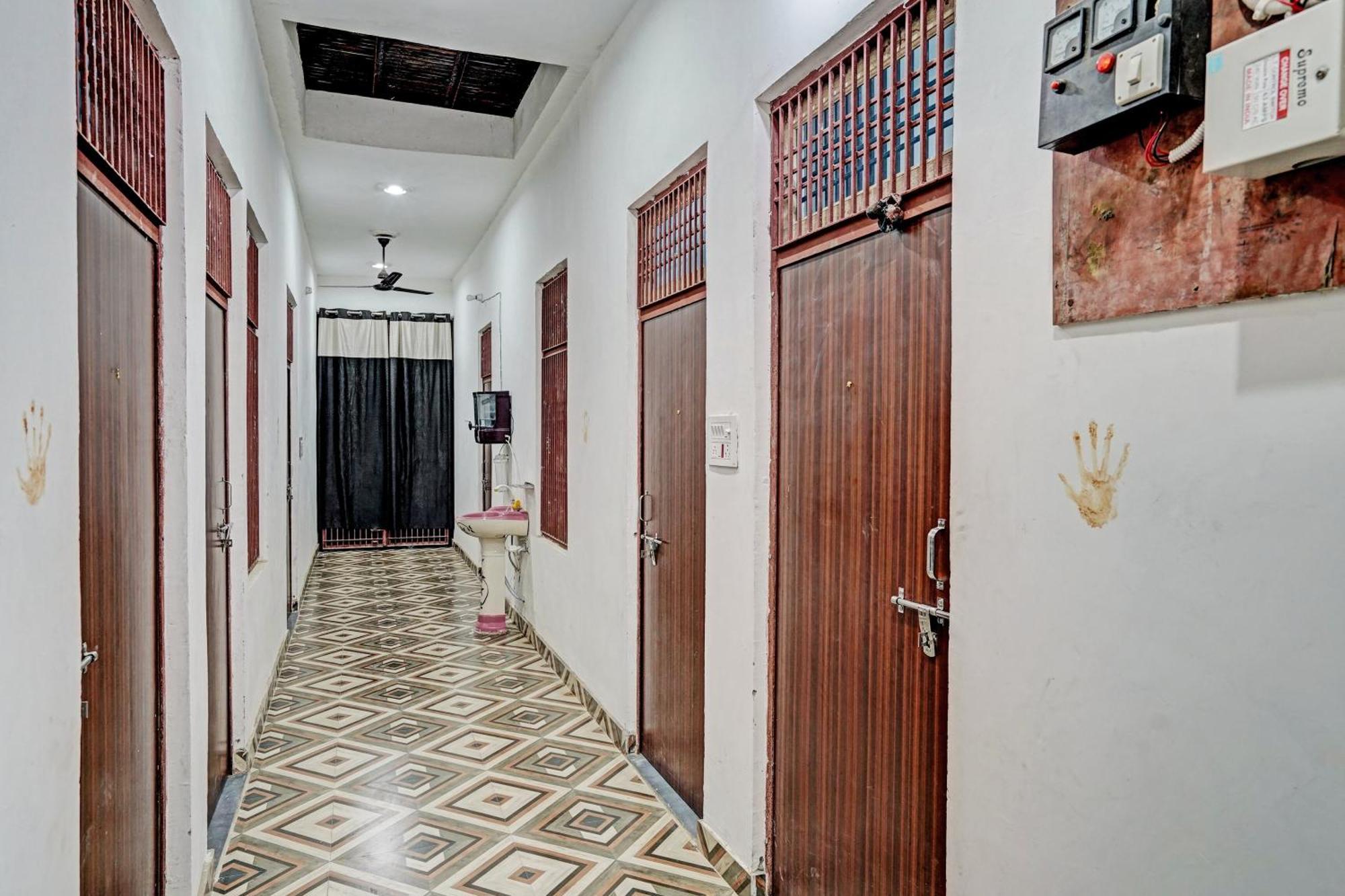 Hāthras Oyo Double Ss Hotel מראה חיצוני תמונה