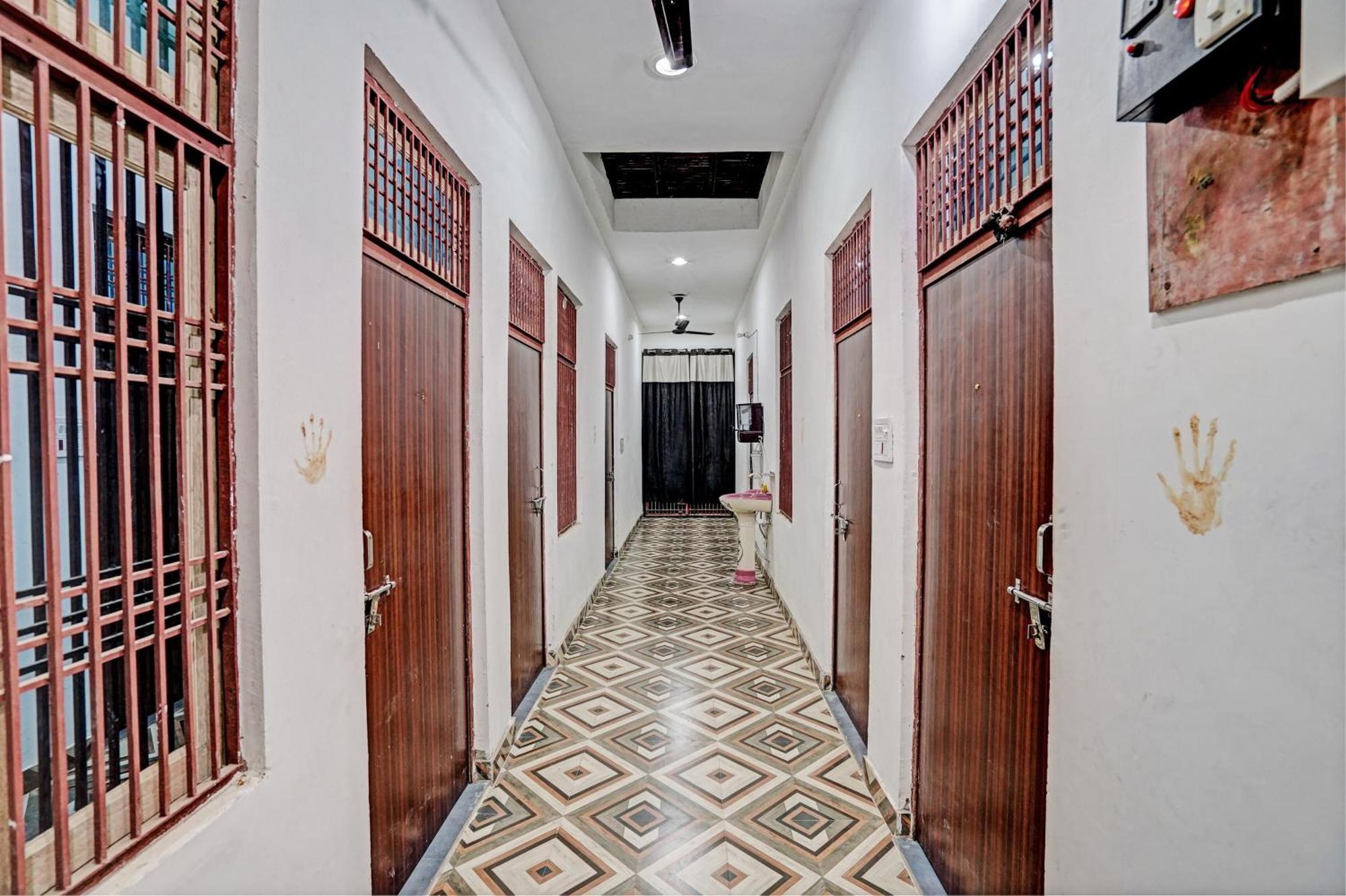 Hāthras Oyo Double Ss Hotel מראה חיצוני תמונה